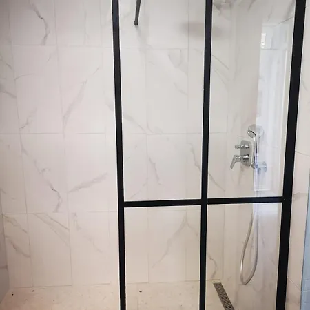 شقة Apartma Oreh Ziba